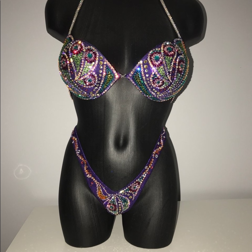 Renee Paz figure/physique/bodybuilding suit